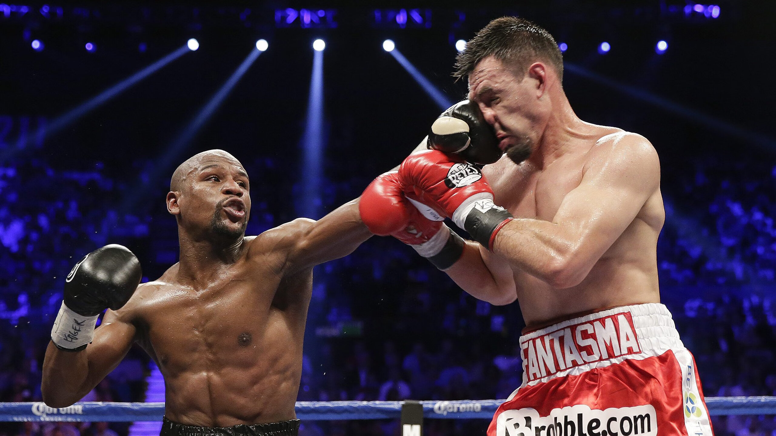 哈兰德闪耀欧冠赛场，再次打破进球纪录